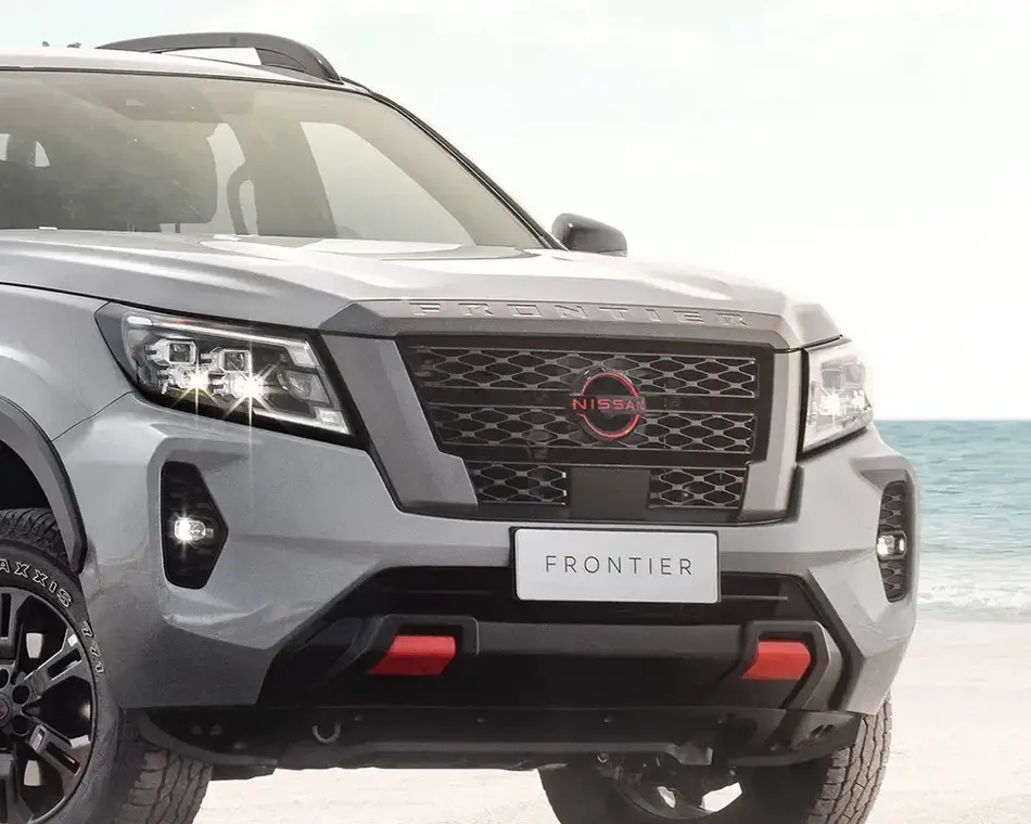 Nissan Frontier PRO-4X vista de frente